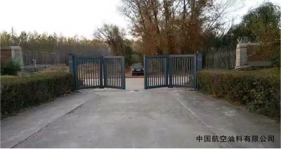 中国航空油料有限公司悬折门工程案例 - 中出网-智能出入口与停车充电门户