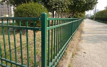 道路护栏 - 草坪道路护栏