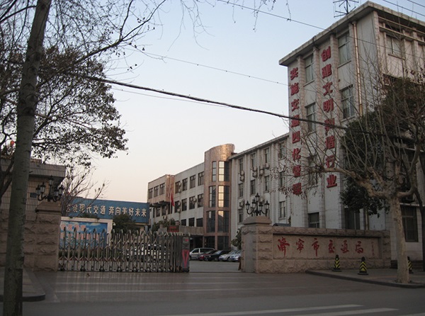 济宁交通局伸缩门案例 - 中出网-智能出入口与停车充电门户