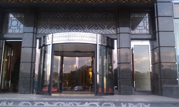 朝阳华府万国酒店 - 中出网-智能出入口与停车充电门户