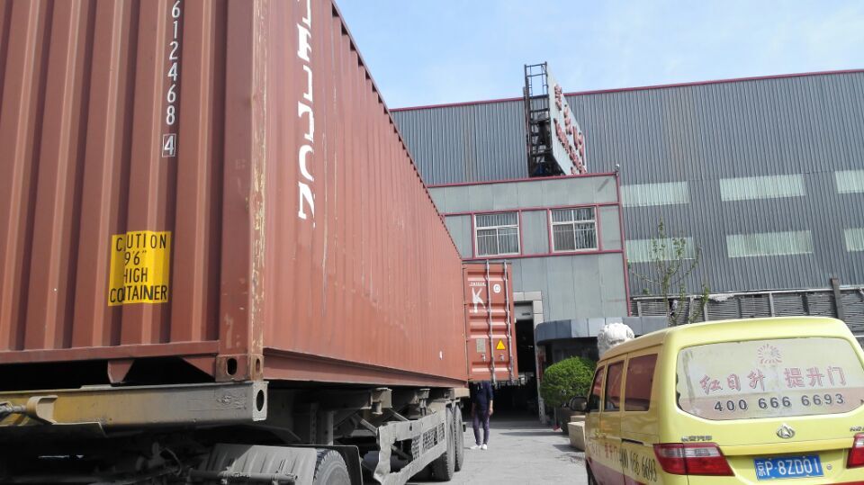 北京红日升工贸有限公司生产的加拿大老客户的车库门门板正式装车