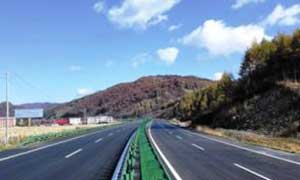 黑龙江省鹤大高速公路喷塑护栏案例