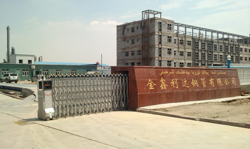 乌鲁木齐金鑫利达钢管有限公司伸缩门工程案例 - 中出网-智能出入口与停车充电门户