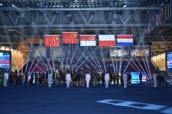 第53届世界乒乓球锦标赛耀龙为世界冠军颁奖升旗!