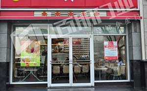 回味鸭血粉丝汤肯德基门案例 - 中出网-智能出入口与停车充电门户