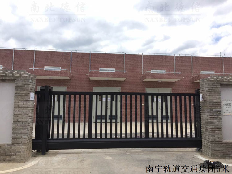 南宁轨道交通集团5米智能无轨悬浮门案例 - 中出网-智能出入口与停车充电门户