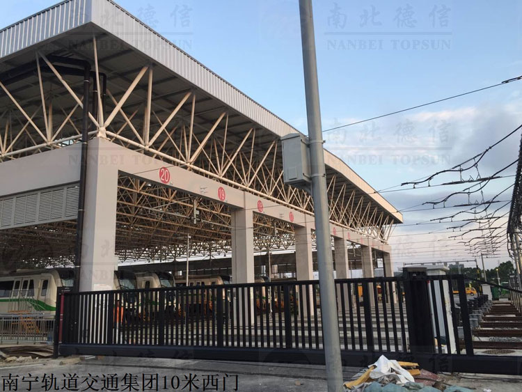 南宁轨道交通集团10米西门（1）无轨悬浮门案例 - 中出网-智能出入口与停车充电门户