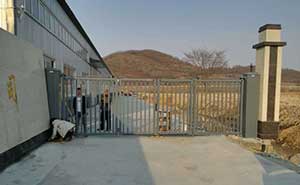 黑龙江省牡丹江绥芬河市无轨悬浮门案例 - 中出网-智能出入口与停车充电门户