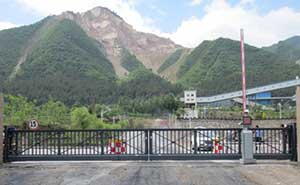 承德市承德县黄杖子承刚正桥矿业有限公司无轨悬浮门工程案例 - 中出网-智能出入口与停车充电门户