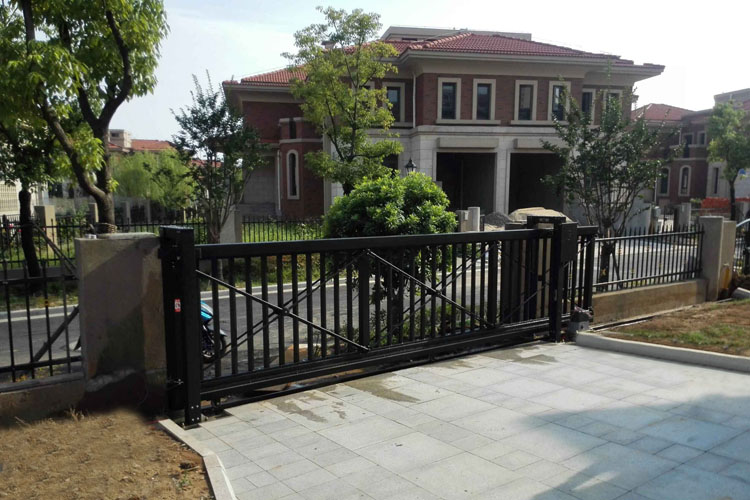 马鞍山私人别墅无轨悬浮门工程案例 - 中出网-智能出入口与停车充电门户