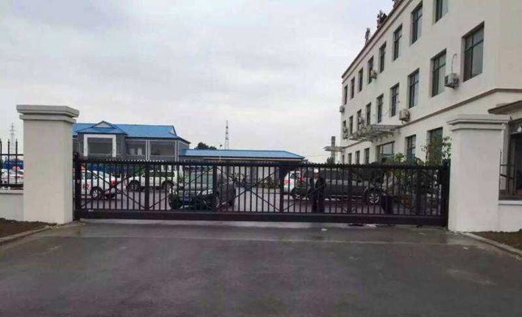 辽宁宏达驾校无轨悬浮门工程案例 - 中出网-智能出入口与停车充电门户