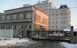 吉林省珲春市法院智能无轨悬浮门工程案例 - 中出网-智能出入口与停车充电门户