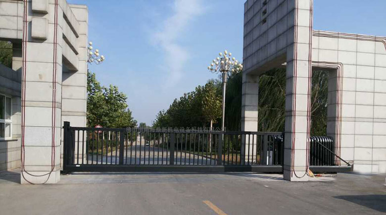 河北省朔黄铁路车辆公司智能无轨悬浮门工程案例 - 中出网-智能出入口与停车充电门户