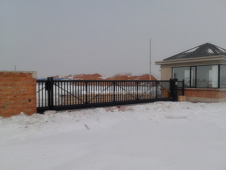 嘉满（营口）化工有限公司智能无轨悬浮门工程案例 - 中出网-智能出入口与停车充电门户