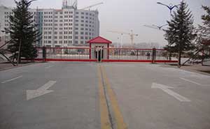 赤峰市和美建材城智能无轨悬浮门工程案例 - 中出网-智能出入口与停车充电门户