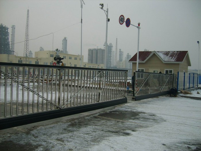 中国兵器工团（辽宁华锦化工集团）有限公司智能无轨悬浮门工程案例 - 中出网-智能出入口与停车充电门户