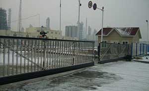 中国兵器工团（辽宁华锦化工集团）有限公司智能无轨悬浮门工程案例 - 中出网-智能出入口与停车充电门户