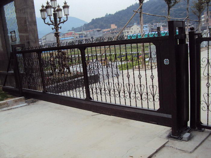 温州市巨溪镇康乐山庄智能无轨悬浮门工程案例 - 中出网-智能出入口与停车充电门户