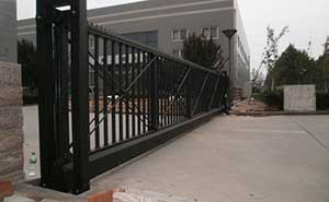 石家庄市3302兵工厂智能无轨悬浮门工程案例 - 中出网-智能出入口与停车充电门户