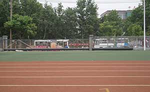 邯郸市峰峰矿区市十三中学体育场智能无轨悬浮门工程案例 - 中出网-智能出入口与停车充电门户