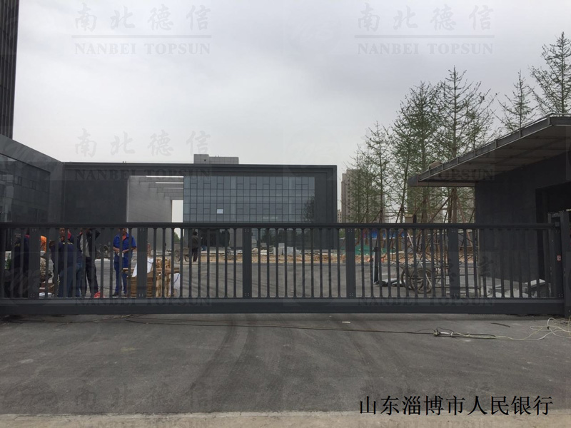 山东淄博市人民银行818TW智能安全伸缩平移门工程案例 - 中出网-智能出入口与停车充电门户