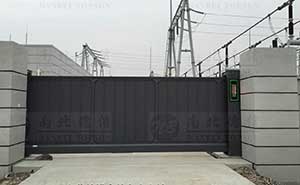 湖北仙桃市仙东变电站808LP智能安全伸缩平移门工程案例 - 中出网-智能出入口与停车充电门户