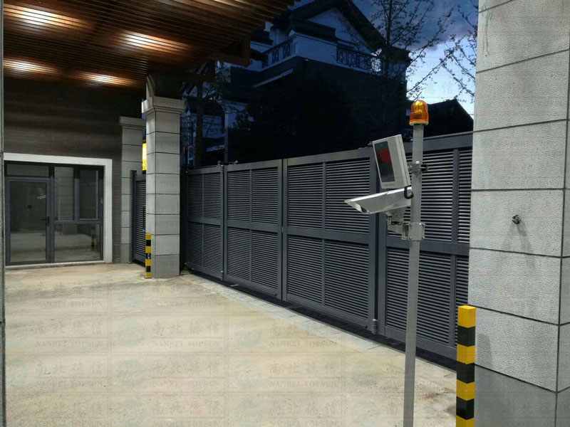 承德江南福郡-开泰LB智能安全伸缩平移门工程案例 - 中出网-智能出入口与停车充电门户