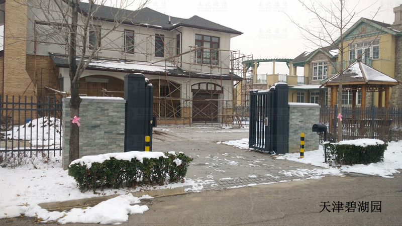 碧湖园智能安全伸缩平移门工程案例 - 中出网-智能出入口与停车充电门户