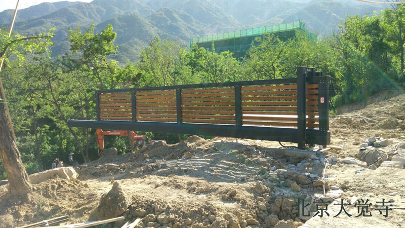 北京大觉寺智能安全伸缩平移门工程案例 - 中出网-智能出入口与停车充电门户