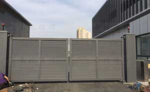 山东淄博市人民银行开泰LB智能平开门工程案例 - 中出网-智能出入口与停车充电门户