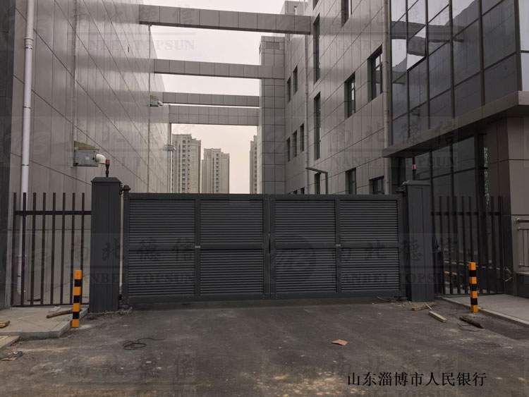 山东淄博市人民银行智能平开门工程案例 - 中出网-智能出入口与停车充电门户