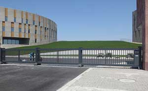 上海同济海洋大学智能安全伸缩平移门工程案例 - 中出网-智能出入口与停车充电门户