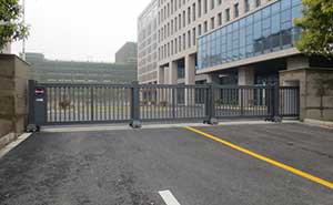 上海松万机械有限公司智能安全伸缩平移门工程案例 - 中出网-智能出入口与停车充电门户