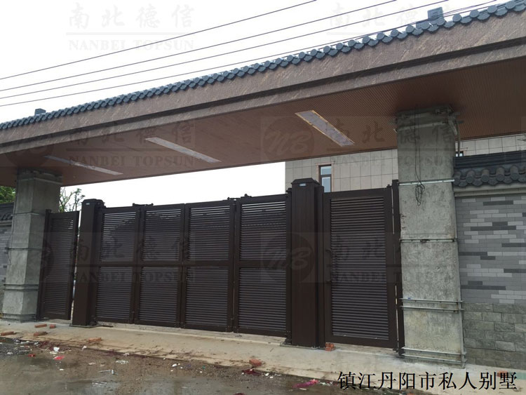 镇江丹阳市私人别墅智能悬折门工程案例 - 中出网-智能出入口与停车充电门户