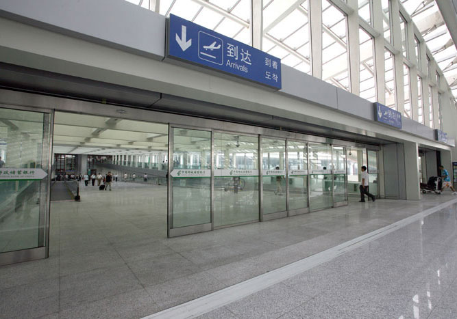 北京首都机场T3航站楼自动平开门工程案例 - 中出网-智能出入口门户