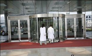 北京肿瘤医院旋转门工程案例 - 中出网-智能出入口与停车充电门户