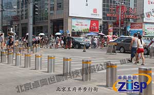 北京王府井步行街升降柱案例 - 中出网-智能出入口门户
