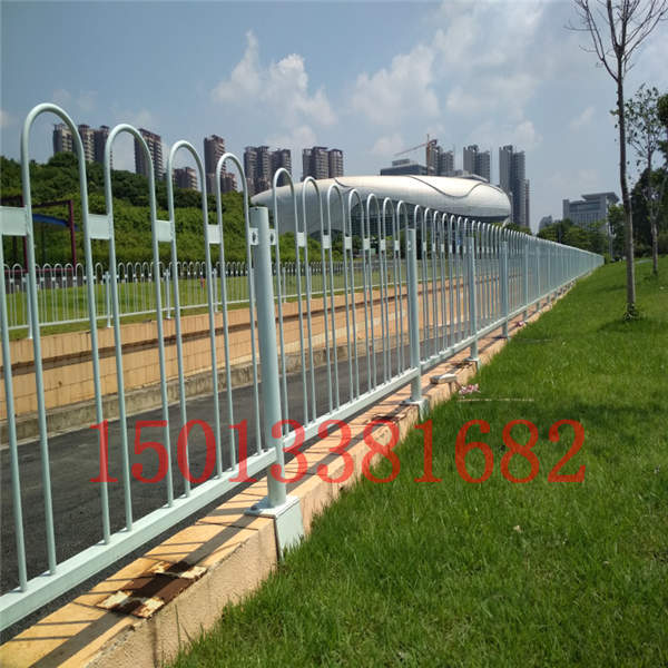 道路锌钢护栏生产厂家 广州交通防撞栏杆