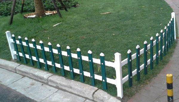 铁艺护栏 - 塑钢护栏网
