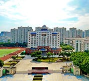 福州金山中学选用福州出安伸缩门作为校大门