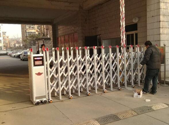 保定出安智能伸缩门带给保定市五四路电台的形象展示