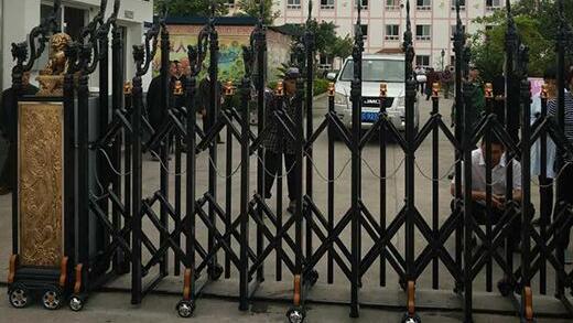 保定华中技工学校成功安装保定出安智能电动伸缩门