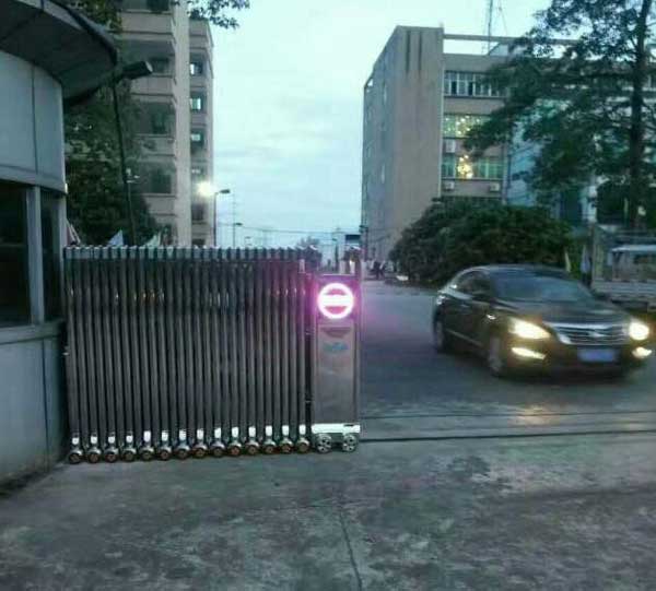 感谢扬州梅苑双语学校选用扬州出安智能伸缩门