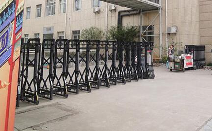 宏福丽景选用台州出安智能伸缩门