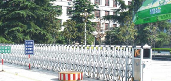 浙江省玉环实验学校与台州出安智能伸缩门达成合作协议