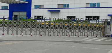 嘉兴出安智能伸缩门在嘉兴市神龙外国语培训学校大门口安装成功工程案例