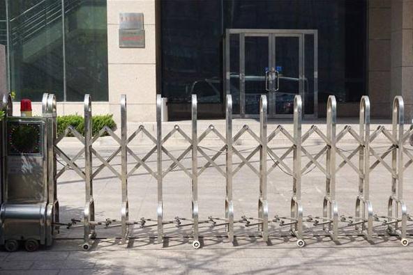 金华出安智能伸缩门点缀友谊家具