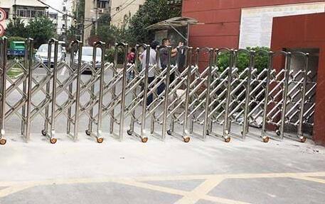 万锦新城选用沧州出安智能伸缩门彰显个性