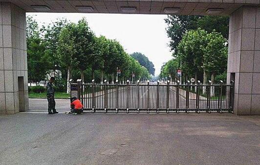 邯郸市三泰胶业有限公司成功安装邯郸出安智能伸缩门