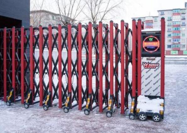 邯郸出安智能为春华秋实大门口增添亮丽伸缩门